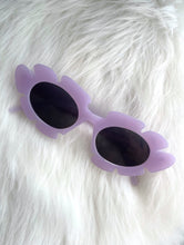 Load image into Gallery viewer, In Bloom Purple Flower Sunglasses Retro Round 60s