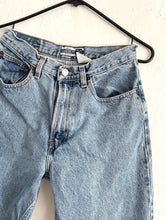 Load image into Gallery viewer, Vintage 90s Medium Wash Gap High Waist Mom Jeans -- Size 28
