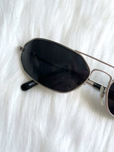 Load image into Gallery viewer, Vintage 90s Silver Frame Aviator Sunglasses