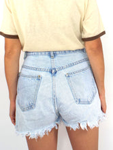 Load image into Gallery viewer, Vintage 90s Light Wash High-Waist Cut-Off Shorts -- Size 29