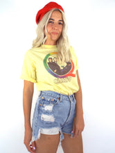 Load image into Gallery viewer, Vintage 70s Pale Yellow Queen Tee