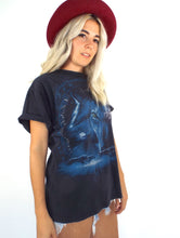 Load image into Gallery viewer, Vintage 90s Black and Blue Wolf Tee