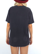 Load image into Gallery viewer, Vintage 90s Black and Blue Wolf Tee
