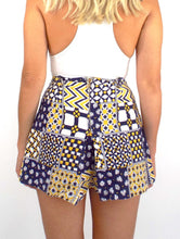Load image into Gallery viewer, Vintage 70s High-Waisted Blue and Yellow Patchwork Print Shorts -- Size 25