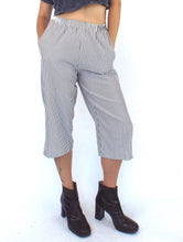 Load image into Gallery viewer, Vintage 80s Grey and White High-Waist Seersucker Gaucho Pants Size Small