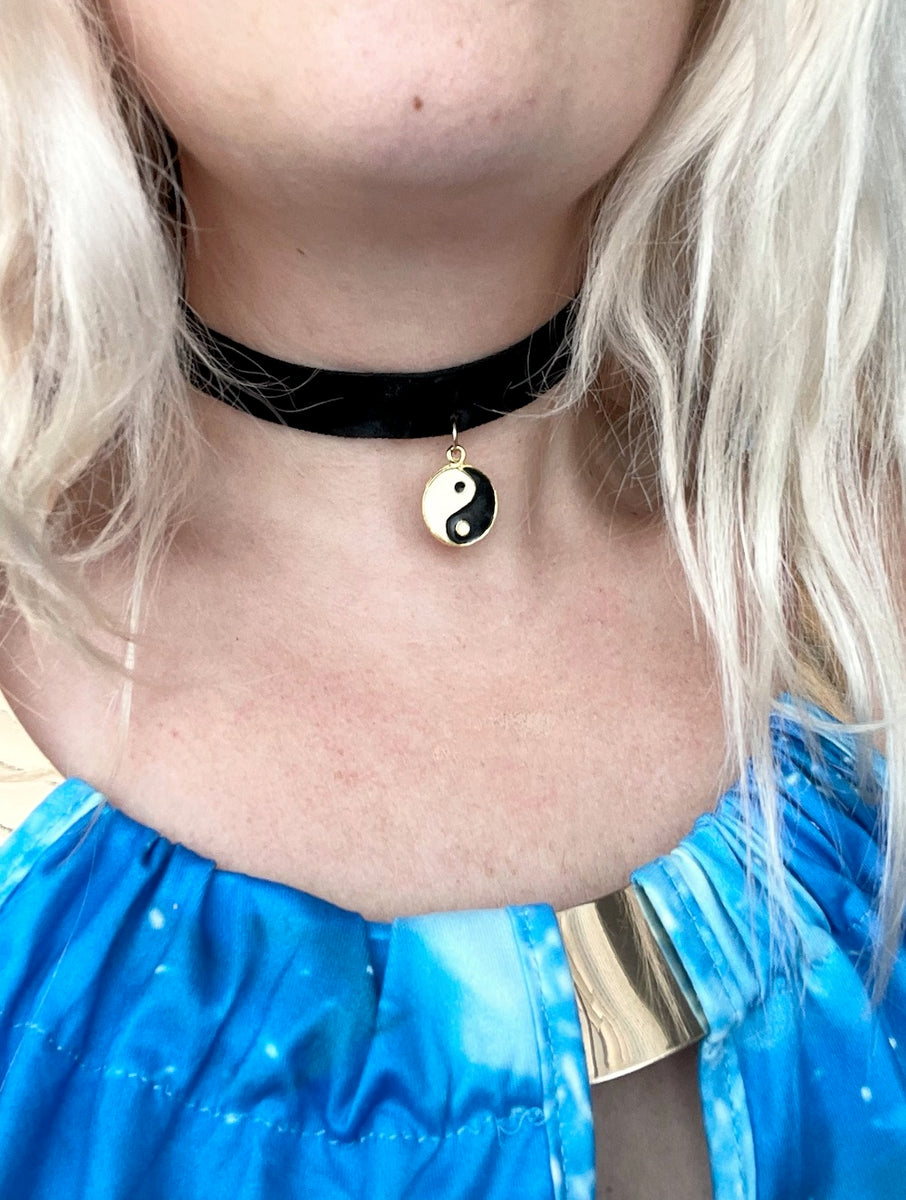 Vintage 90s Black Velvet Yin Yang Choker – Total Recall Vintage