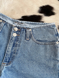 Vintage 90s High-Waist Medium Wash Denim Shorts -- Size 26