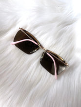 Load image into Gallery viewer, Vintage 80s Marbled Pink Trim Reflective Sunglasses Diva Glam France Metal