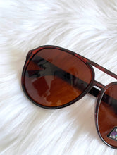 Load image into Gallery viewer, Translucent Tortoiseshell Aviator Sunglasses