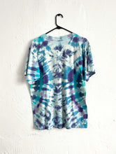 Load image into Gallery viewer, Vintage 90s Blue and Purple Tie Dyed Dolphin Yin Yang Tee