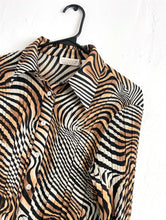 Load image into Gallery viewer, Vintage Y2K Trippy Striped Print Bell Sleeve Print Button Down Top