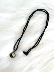 Vintage 90s Black Cord Round Yin Yang Choker Necklace – Total Recall Vintage