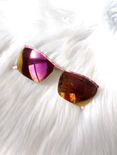 Load image into Gallery viewer, Vintage 80s Marbled Pink Trim Reflective Sunglasses Diva Glam France Metal