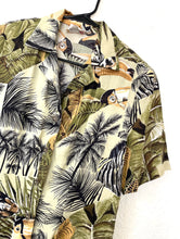 Load image into Gallery viewer, Vintage 70s Safari Print Button Down Top Tropical Blouse Crop Top