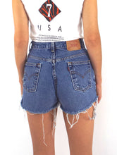 Load image into Gallery viewer, Vintage 90s Distressed High-Waist Levi&#39;s Cut-Off Shorts -- Size 28