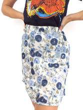 Load image into Gallery viewer, Vintage 90s High-Waist Blue Floral Print Mini Skirt -- Size 27