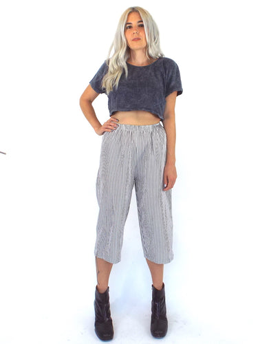 Vintage 80s Grey and White High-Waist Seersucker Gaucho Pants Size Small