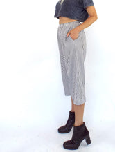 Load image into Gallery viewer, Vintage 80s Grey and White High-Waist Seersucker Gaucho Pants Size Small