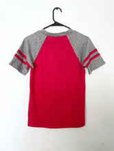 Load image into Gallery viewer, Vintage 80s Red and Grey Anchor Design Striped Sleeve Tee Small