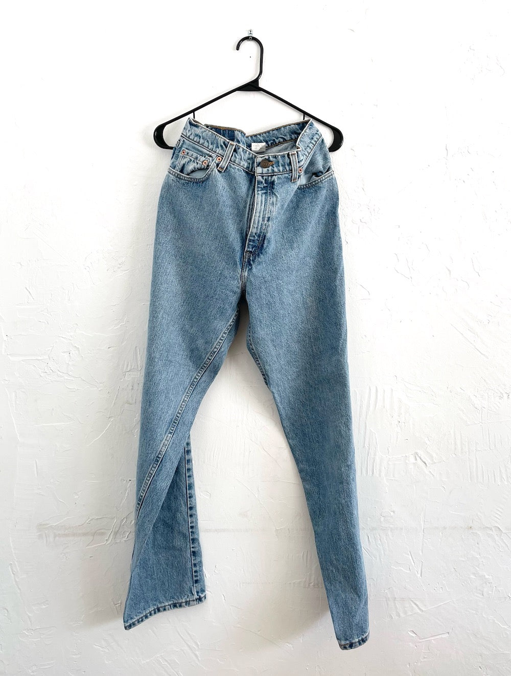 Vintage 90s Medium Wash Levi's High Waist Mom Jeans -- Size 32