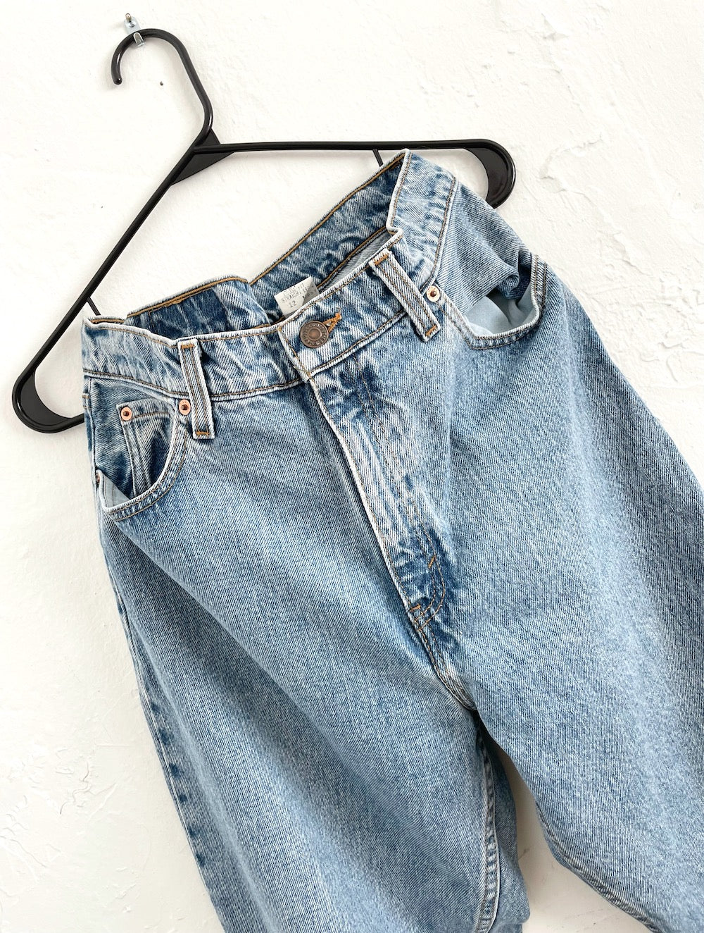 Vintage 90S Medium Wash Levi'S High Waist Mom Jeans -- Size 32 – Total  Recall Vintage