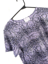 Load image into Gallery viewer, Vintage Y2K Textured Lavender Snake Print Tee