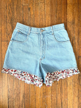 Load image into Gallery viewer, Vintage 90s Floral Print Ruffle High-Waist Shorts -- Size 28