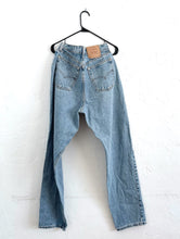 Load image into Gallery viewer, Vintage 90s Medium Wash Levi&#39;s High Waist Mom Jeans -- Size 32